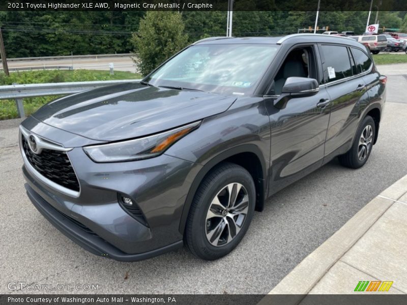 Magnetic Gray Metallic / Graphite 2021 Toyota Highlander XLE AWD