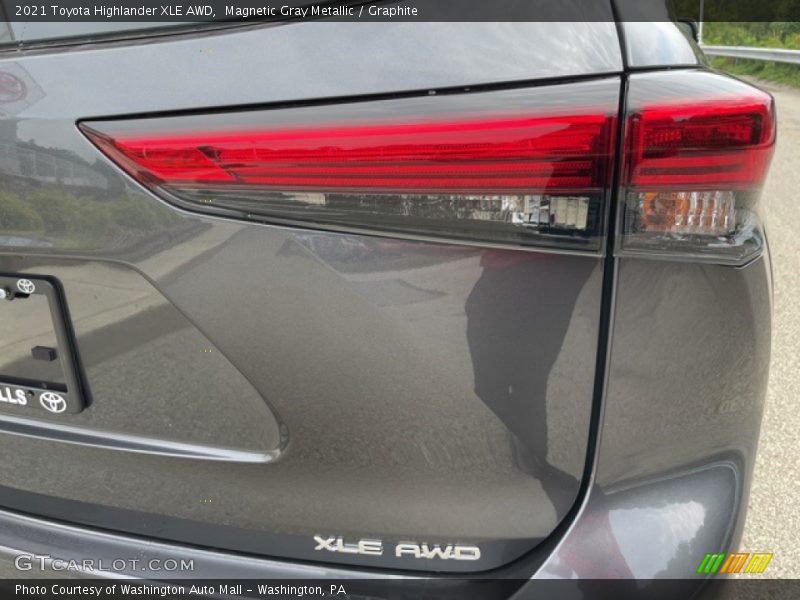 Magnetic Gray Metallic / Graphite 2021 Toyota Highlander XLE AWD