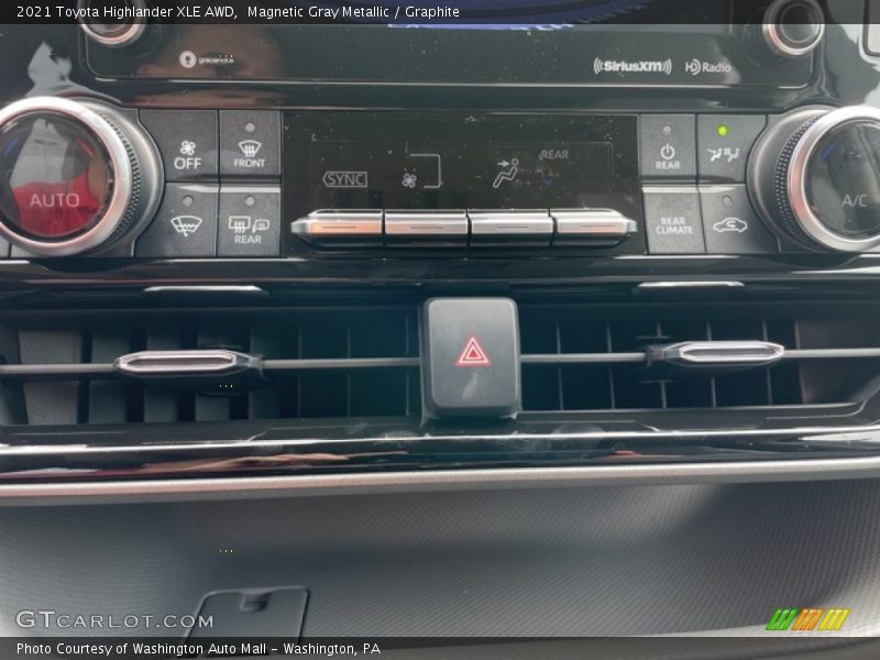 Magnetic Gray Metallic / Graphite 2021 Toyota Highlander XLE AWD