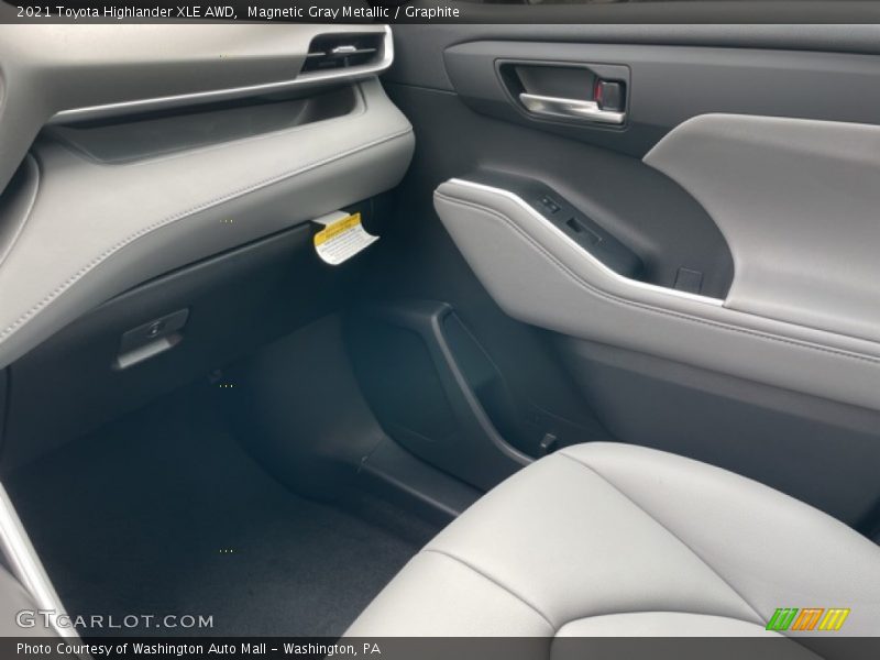Magnetic Gray Metallic / Graphite 2021 Toyota Highlander XLE AWD