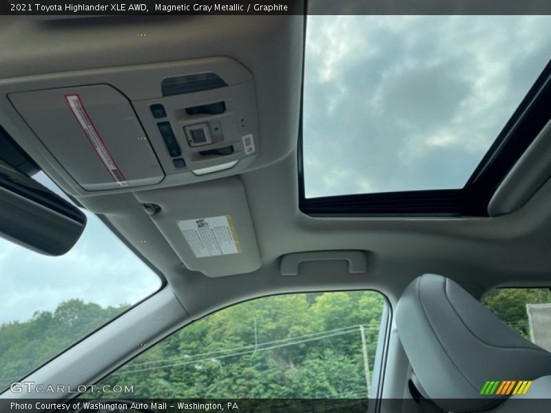 Magnetic Gray Metallic / Graphite 2021 Toyota Highlander XLE AWD