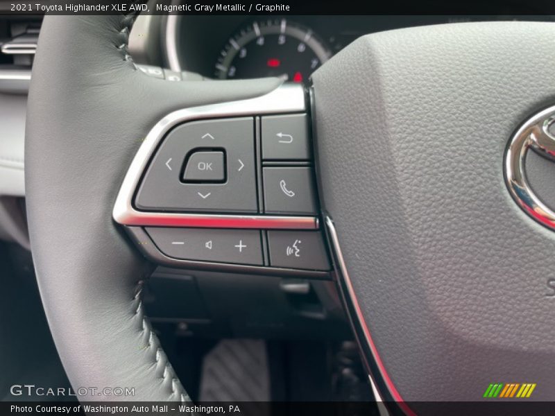 Magnetic Gray Metallic / Graphite 2021 Toyota Highlander XLE AWD