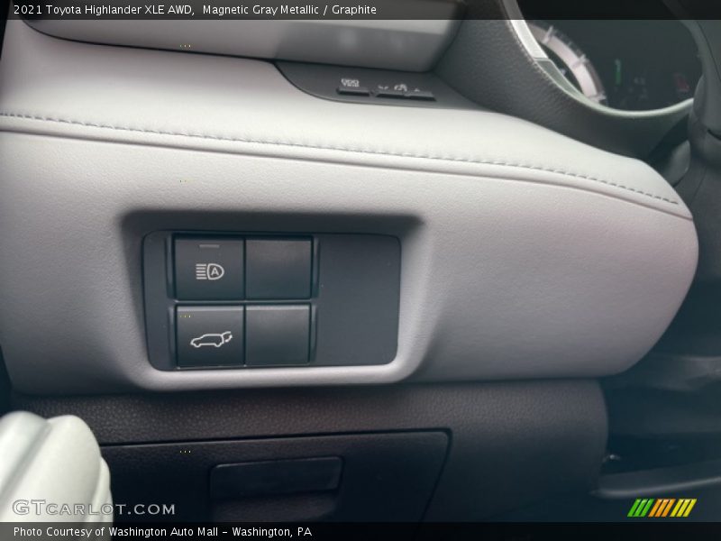 Magnetic Gray Metallic / Graphite 2021 Toyota Highlander XLE AWD