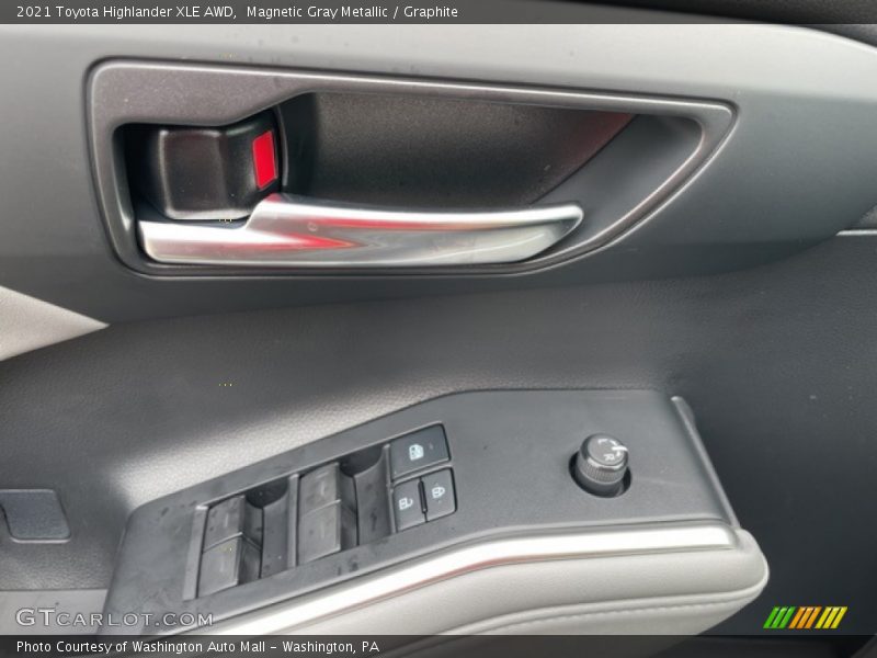 Magnetic Gray Metallic / Graphite 2021 Toyota Highlander XLE AWD