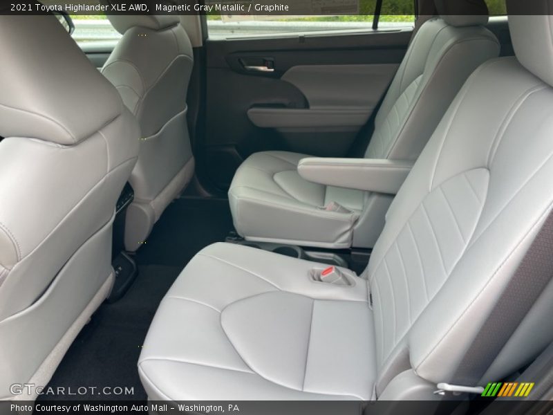 Magnetic Gray Metallic / Graphite 2021 Toyota Highlander XLE AWD