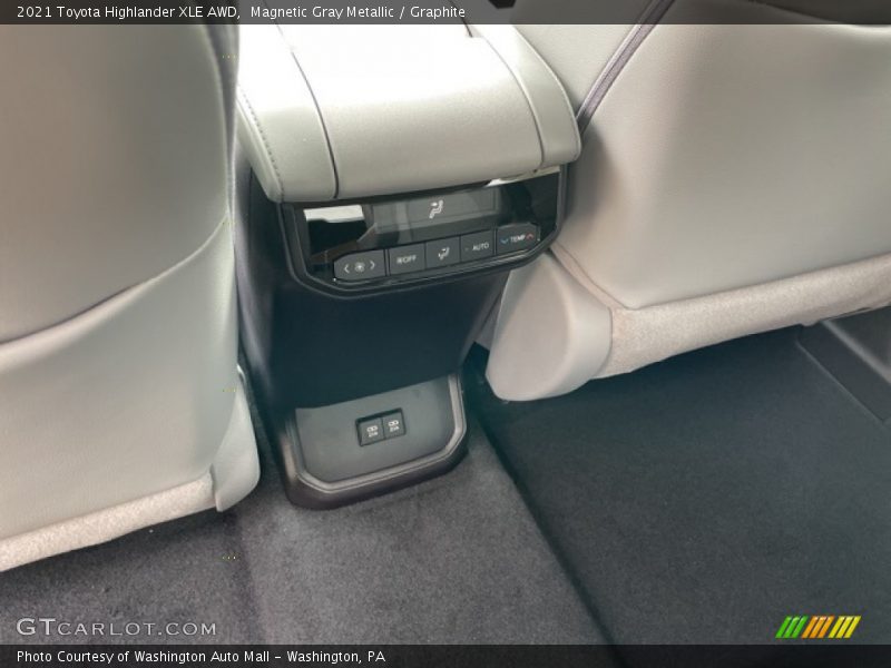 Magnetic Gray Metallic / Graphite 2021 Toyota Highlander XLE AWD