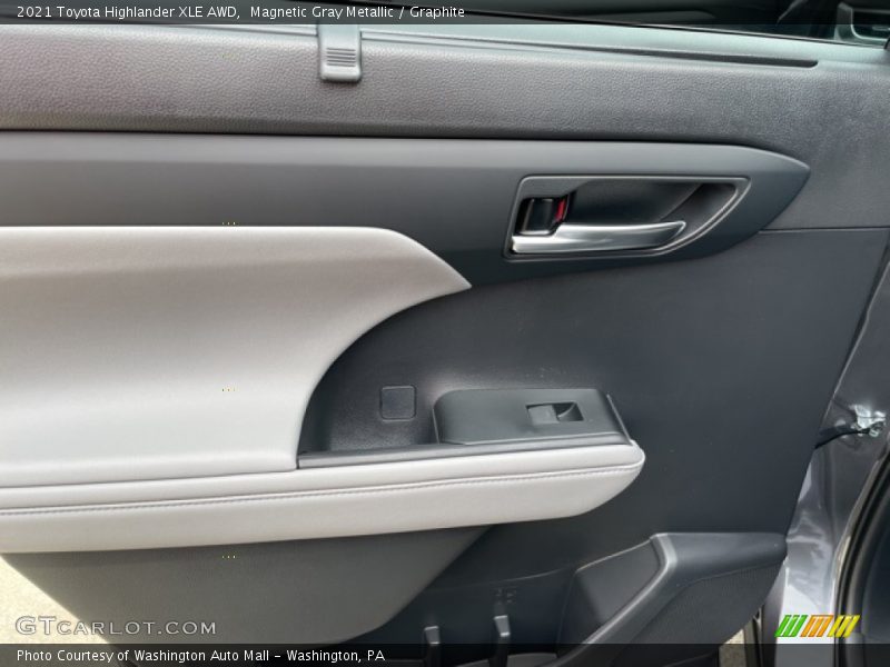 Magnetic Gray Metallic / Graphite 2021 Toyota Highlander XLE AWD