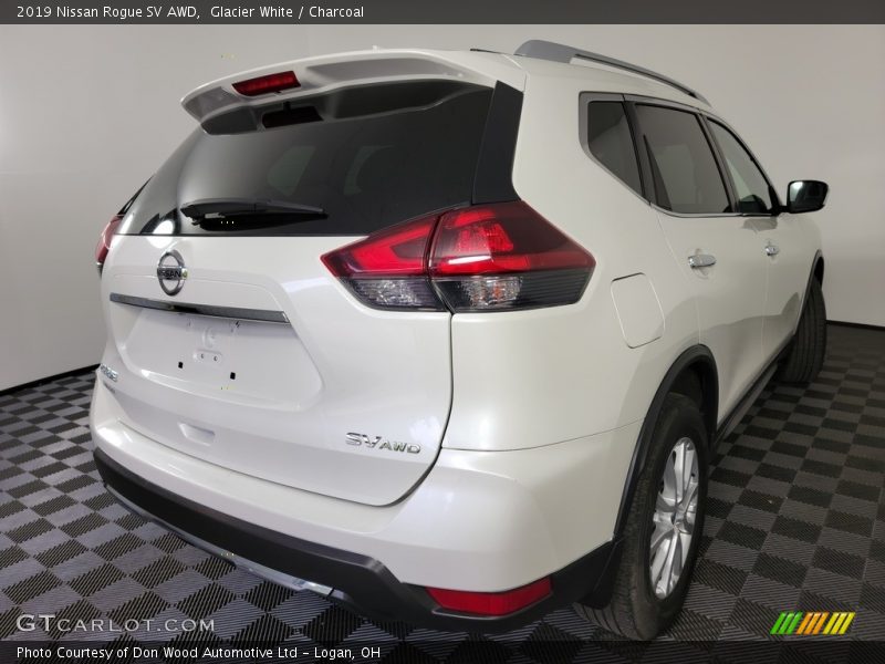 Glacier White / Charcoal 2019 Nissan Rogue SV AWD