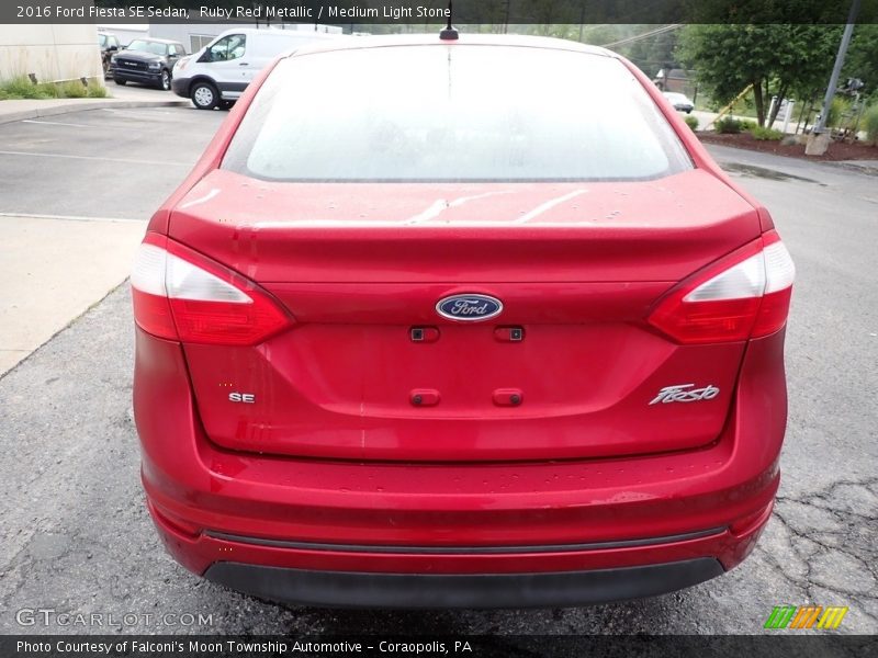 Ruby Red Metallic / Medium Light Stone 2016 Ford Fiesta SE Sedan