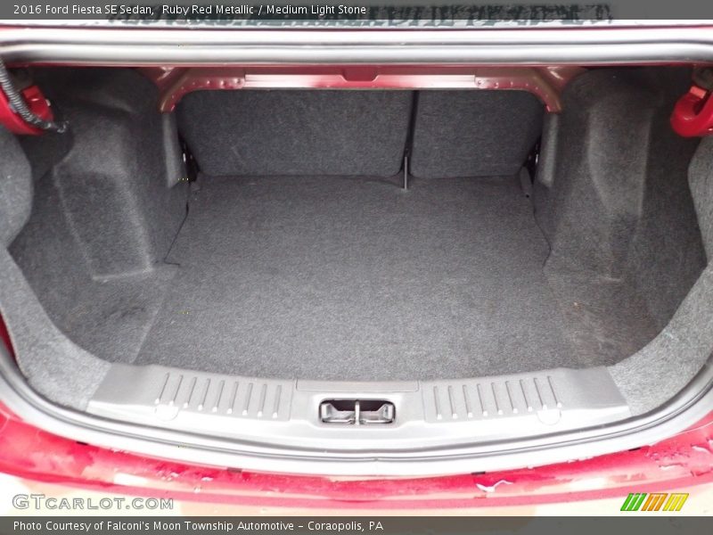Ruby Red Metallic / Medium Light Stone 2016 Ford Fiesta SE Sedan