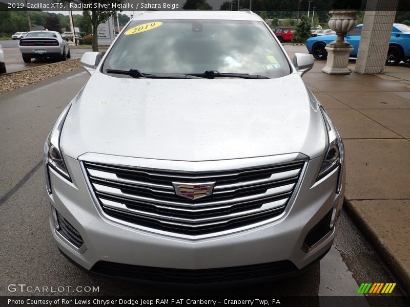 Radiant Silver Metallic / Sahara Beige 2019 Cadillac XT5