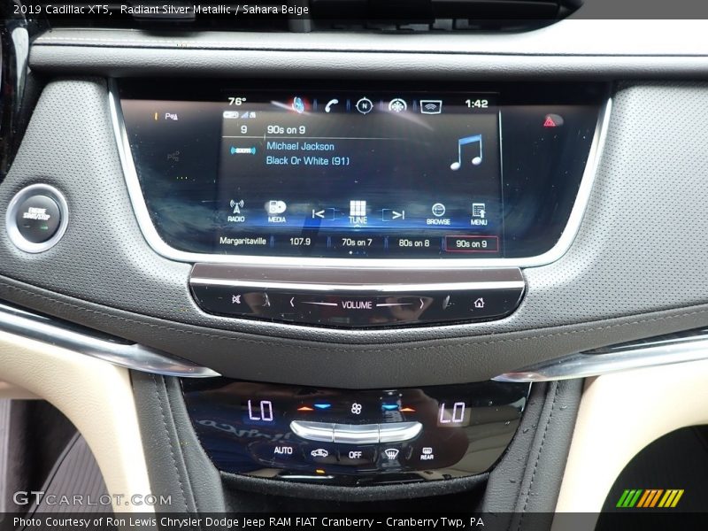 Radiant Silver Metallic / Sahara Beige 2019 Cadillac XT5