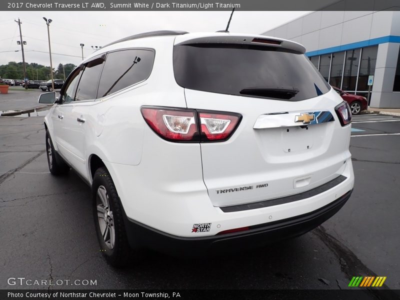 Summit White / Dark Titanium/Light Titanium 2017 Chevrolet Traverse LT AWD