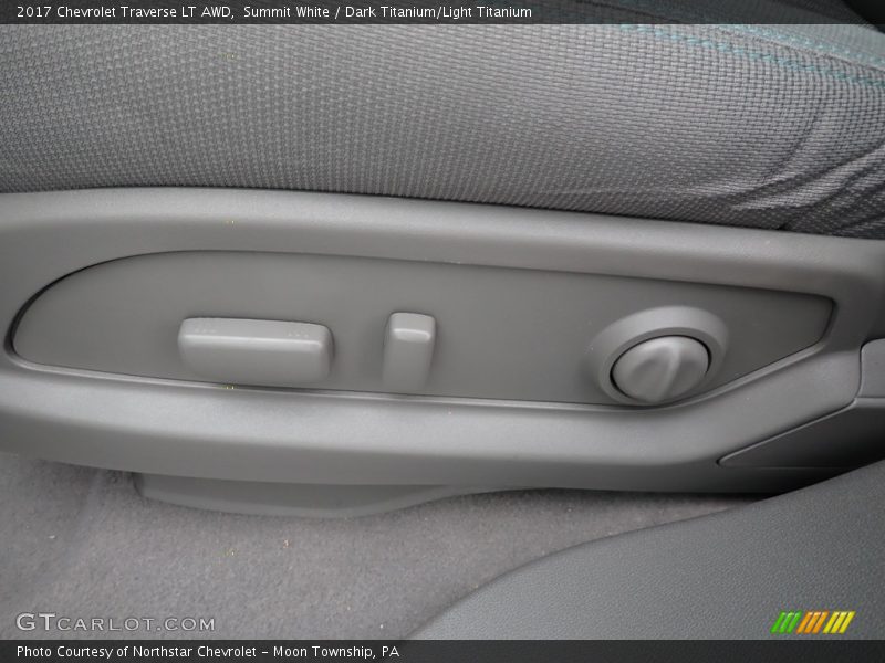 Summit White / Dark Titanium/Light Titanium 2017 Chevrolet Traverse LT AWD