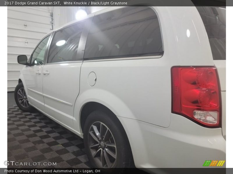 White Knuckle / Black/Light Graystone 2017 Dodge Grand Caravan SXT