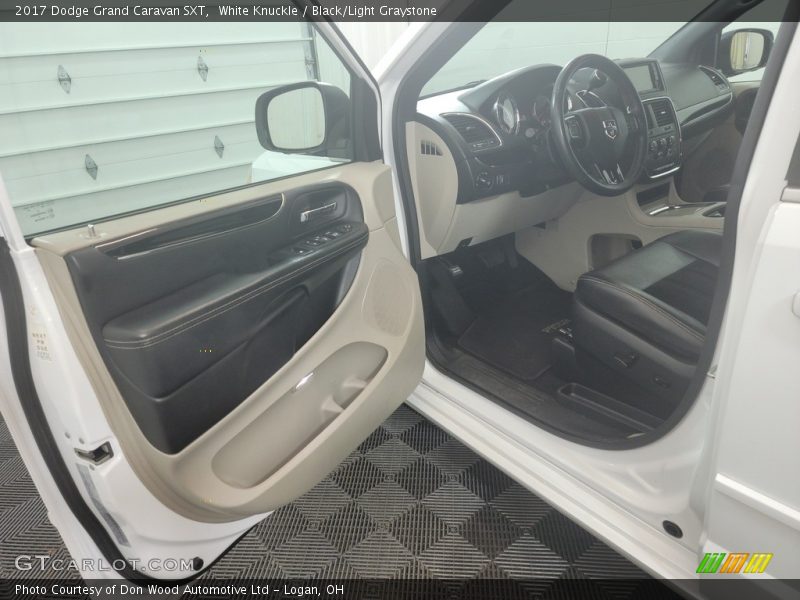 White Knuckle / Black/Light Graystone 2017 Dodge Grand Caravan SXT