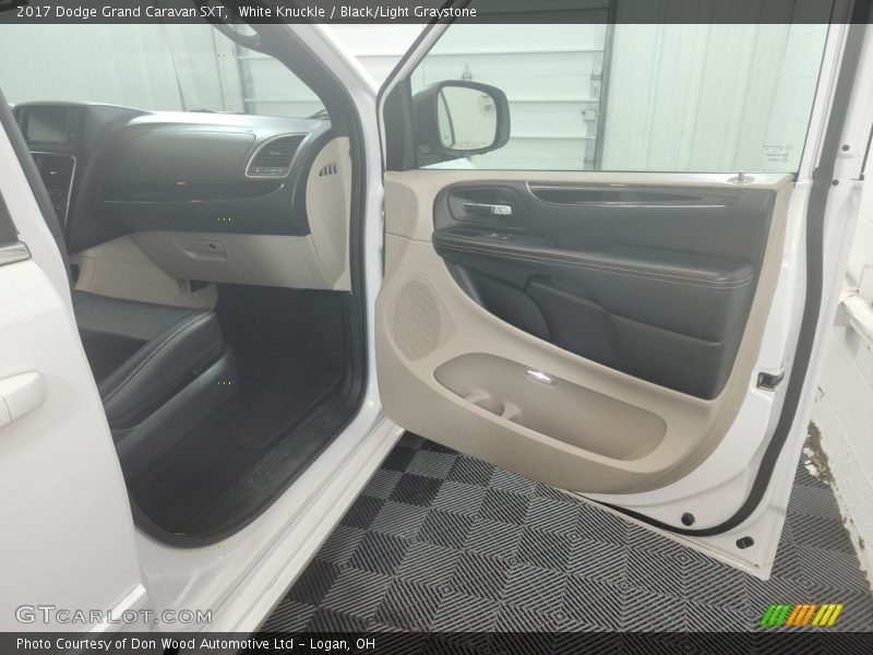 White Knuckle / Black/Light Graystone 2017 Dodge Grand Caravan SXT