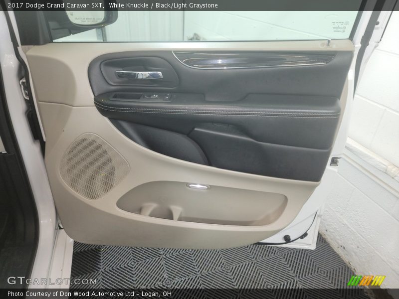 White Knuckle / Black/Light Graystone 2017 Dodge Grand Caravan SXT
