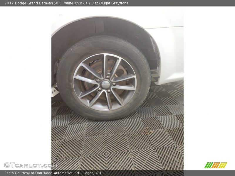 White Knuckle / Black/Light Graystone 2017 Dodge Grand Caravan SXT