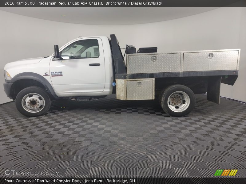  2016 5500 Tradesman Regular Cab 4x4 Chassis Bright White