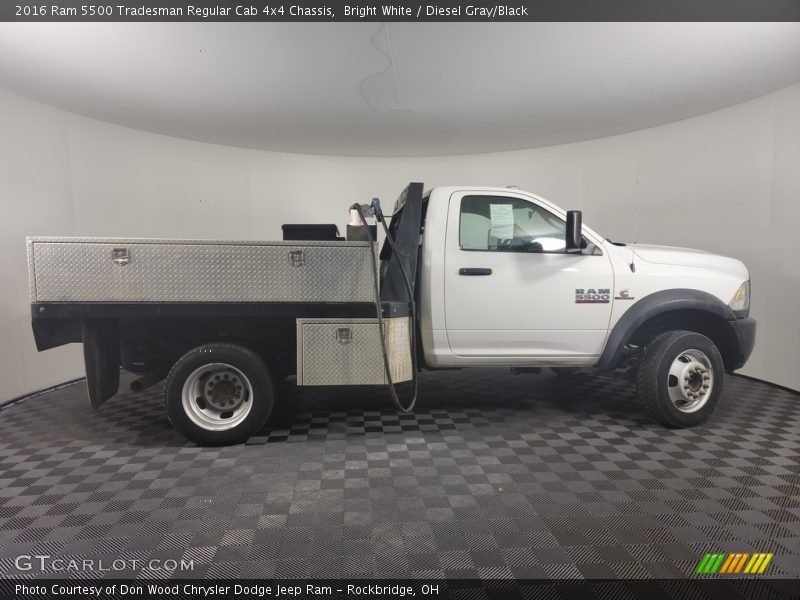  2016 5500 Tradesman Regular Cab 4x4 Chassis Bright White