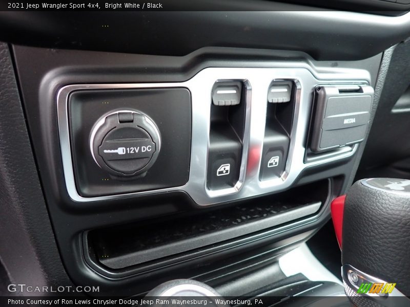 Controls of 2021 Wrangler Sport 4x4