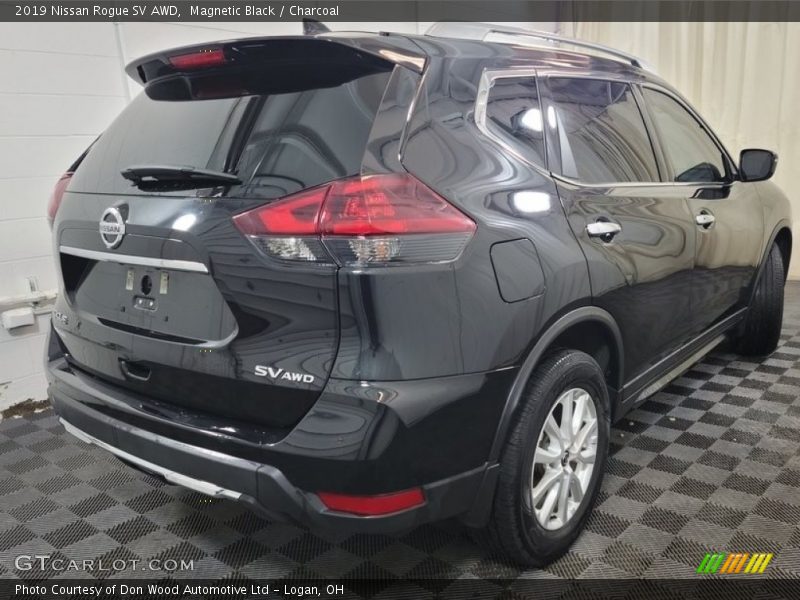 Magnetic Black / Charcoal 2019 Nissan Rogue SV AWD