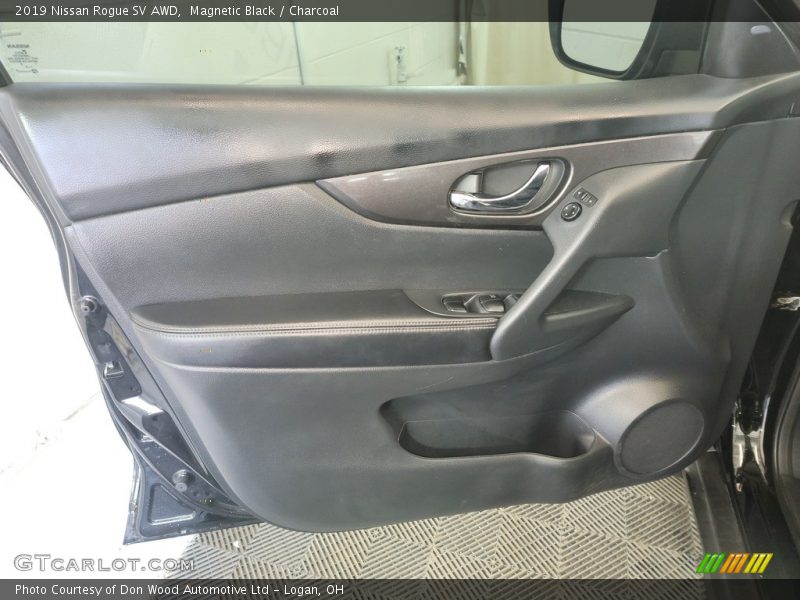 Magnetic Black / Charcoal 2019 Nissan Rogue SV AWD