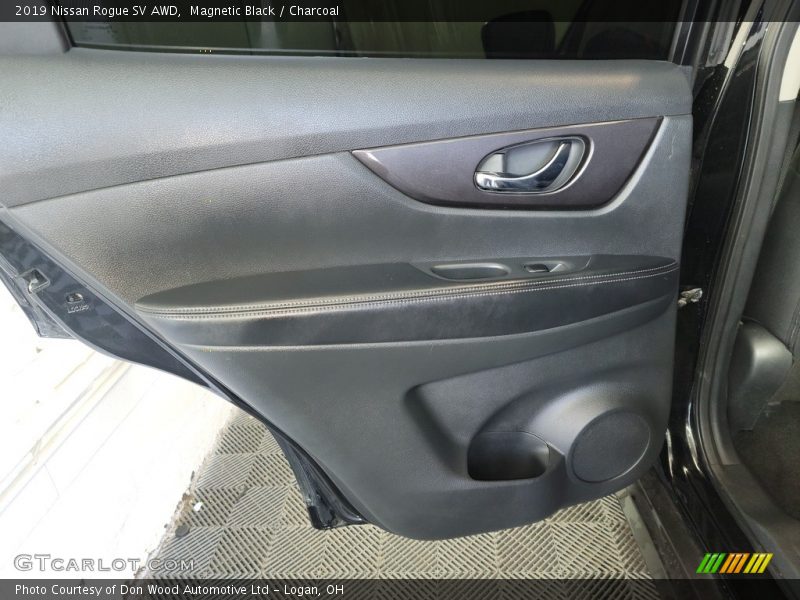 Magnetic Black / Charcoal 2019 Nissan Rogue SV AWD