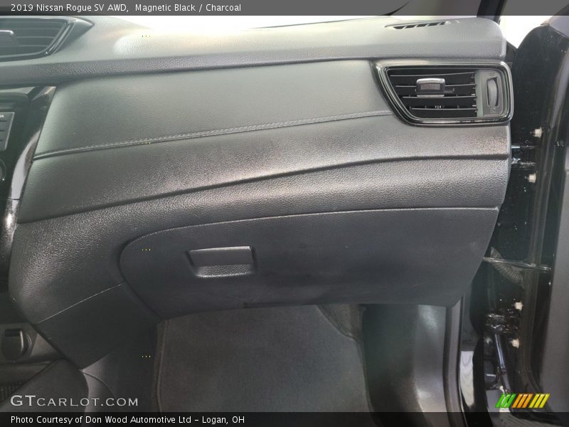 Magnetic Black / Charcoal 2019 Nissan Rogue SV AWD