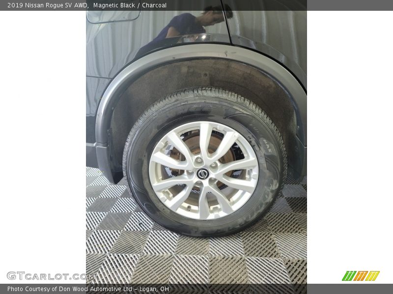 Magnetic Black / Charcoal 2019 Nissan Rogue SV AWD