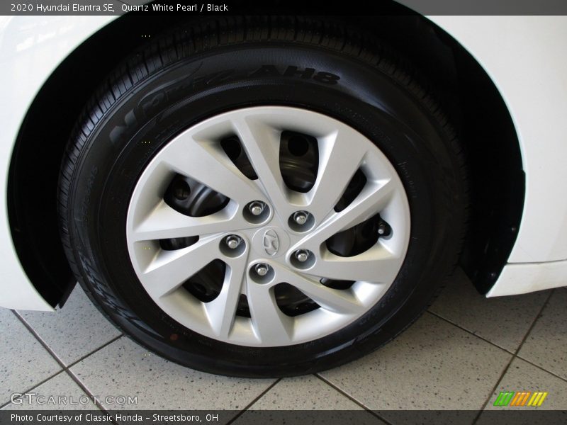 Quartz White Pearl / Black 2020 Hyundai Elantra SE