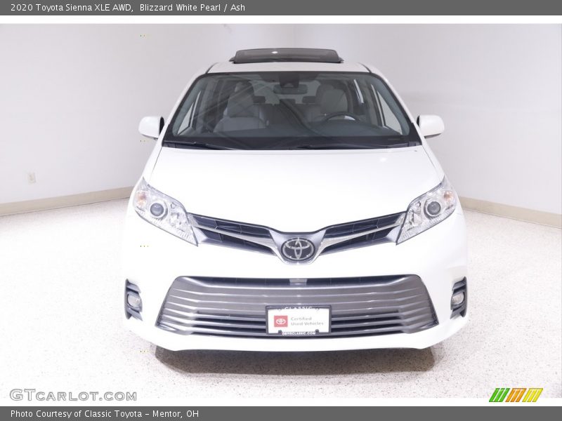 Blizzard White Pearl / Ash 2020 Toyota Sienna XLE AWD