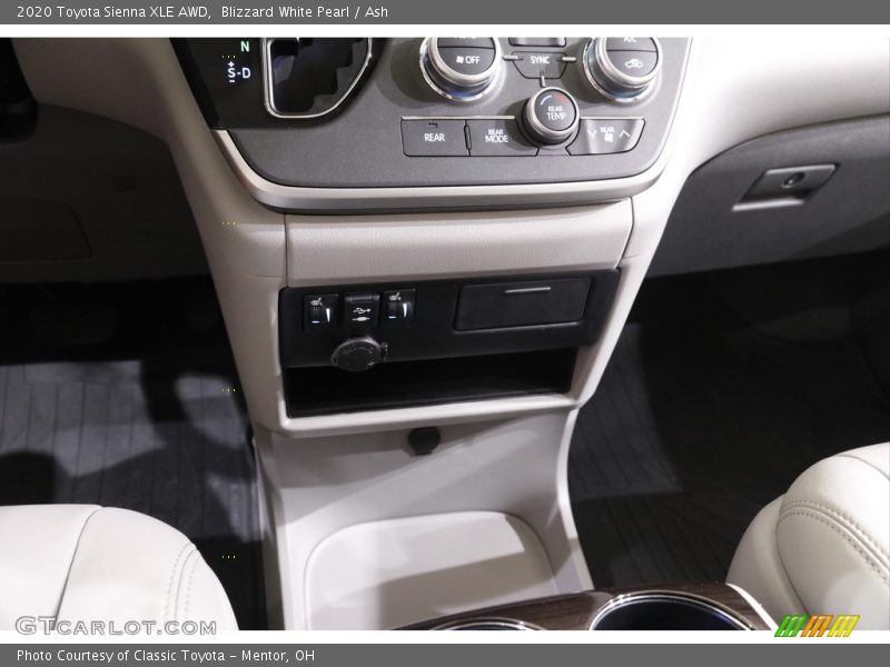 Blizzard White Pearl / Ash 2020 Toyota Sienna XLE AWD