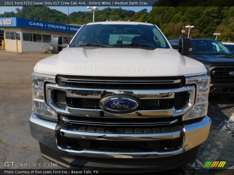 Oxford White / Medium Earth Gray 2022 Ford F250 Super Duty XLT Crew Cab 4x4