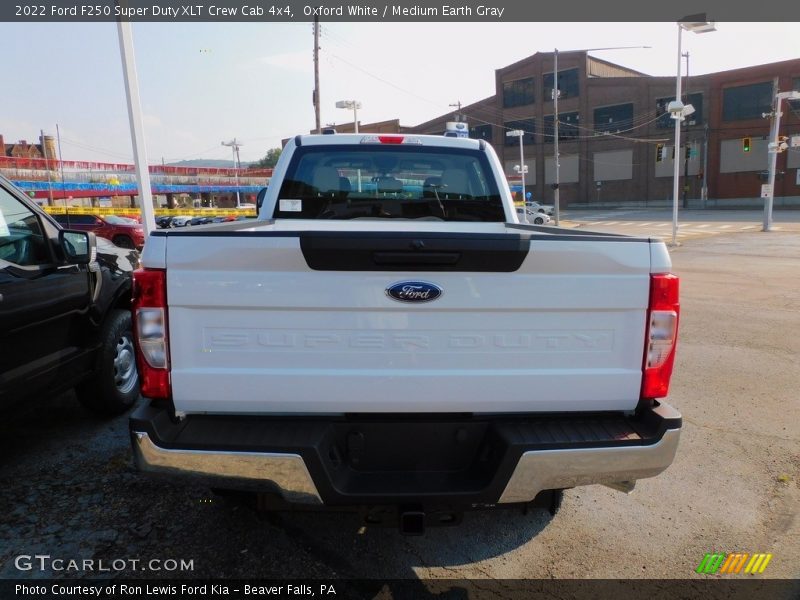 Oxford White / Medium Earth Gray 2022 Ford F250 Super Duty XLT Crew Cab 4x4