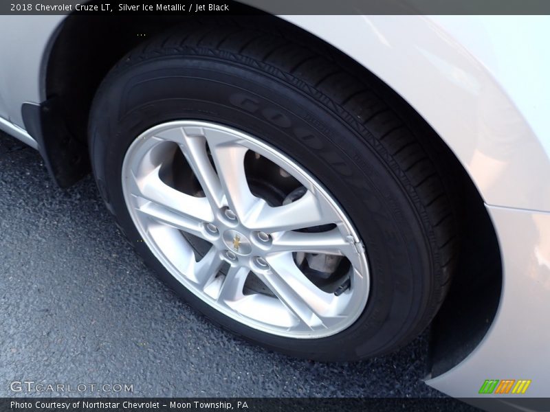 Silver Ice Metallic / Jet Black 2018 Chevrolet Cruze LT
