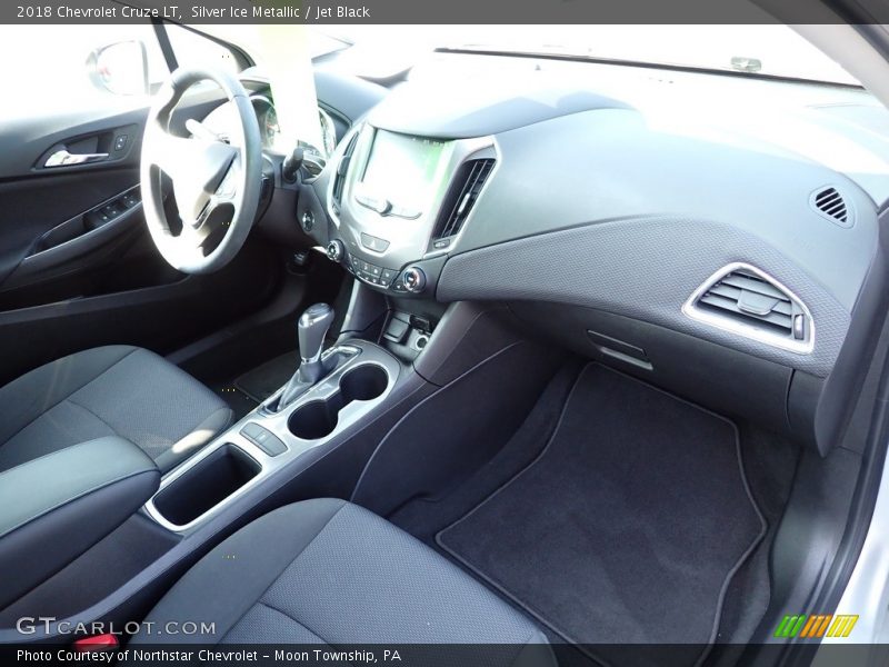 Silver Ice Metallic / Jet Black 2018 Chevrolet Cruze LT