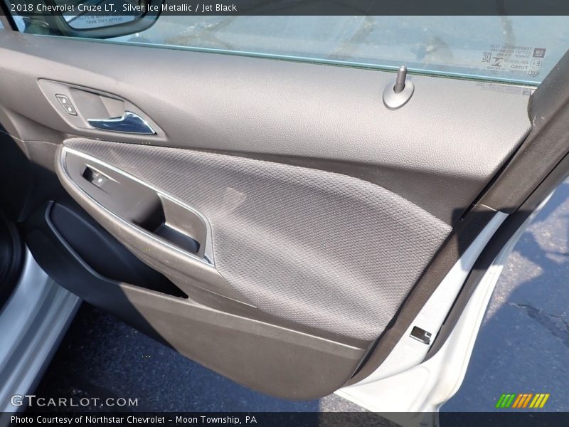 Silver Ice Metallic / Jet Black 2018 Chevrolet Cruze LT