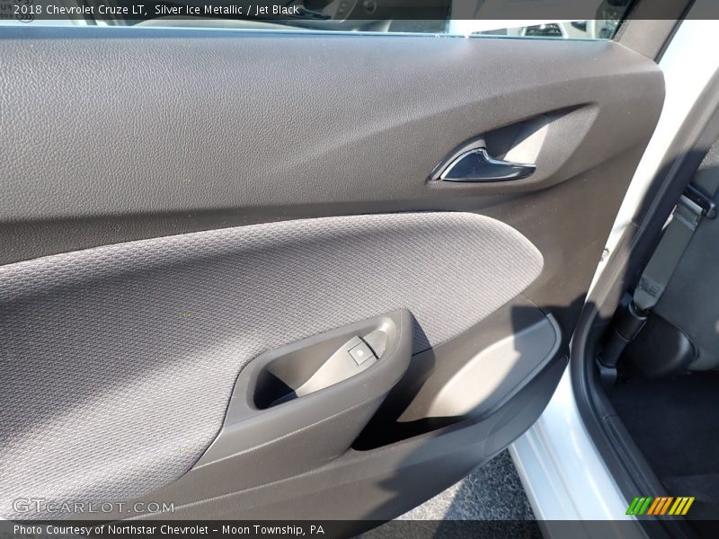 Silver Ice Metallic / Jet Black 2018 Chevrolet Cruze LT