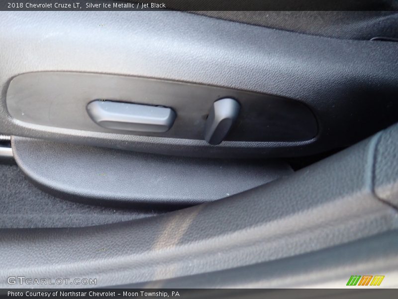 Silver Ice Metallic / Jet Black 2018 Chevrolet Cruze LT