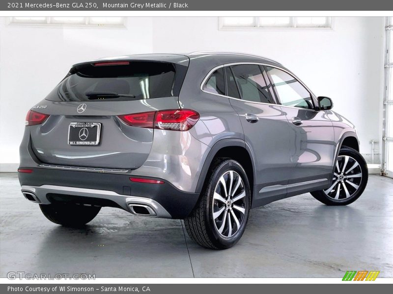 Mountain Grey Metallic / Black 2021 Mercedes-Benz GLA 250