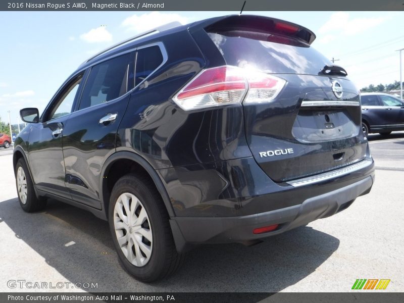 Magnetic Black / Almond 2016 Nissan Rogue S AWD