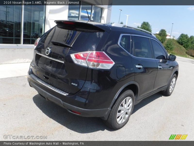 Magnetic Black / Almond 2016 Nissan Rogue S AWD
