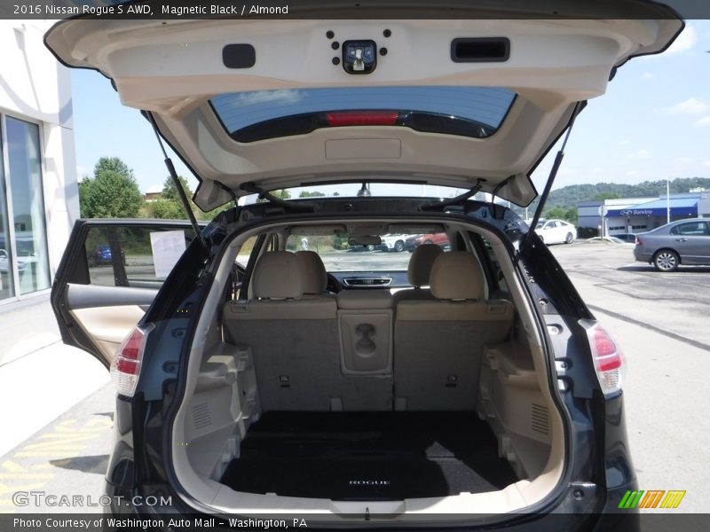 Magnetic Black / Almond 2016 Nissan Rogue S AWD