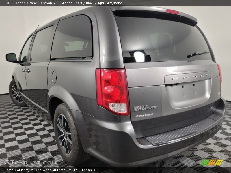Granite Pearl / Black/Light Graystone 2018 Dodge Grand Caravan SE