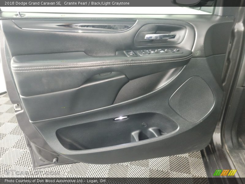 Granite Pearl / Black/Light Graystone 2018 Dodge Grand Caravan SE