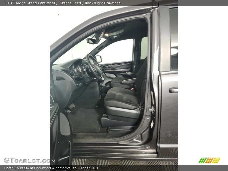 Granite Pearl / Black/Light Graystone 2018 Dodge Grand Caravan SE
