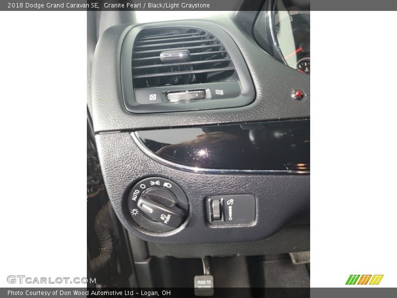 Granite Pearl / Black/Light Graystone 2018 Dodge Grand Caravan SE