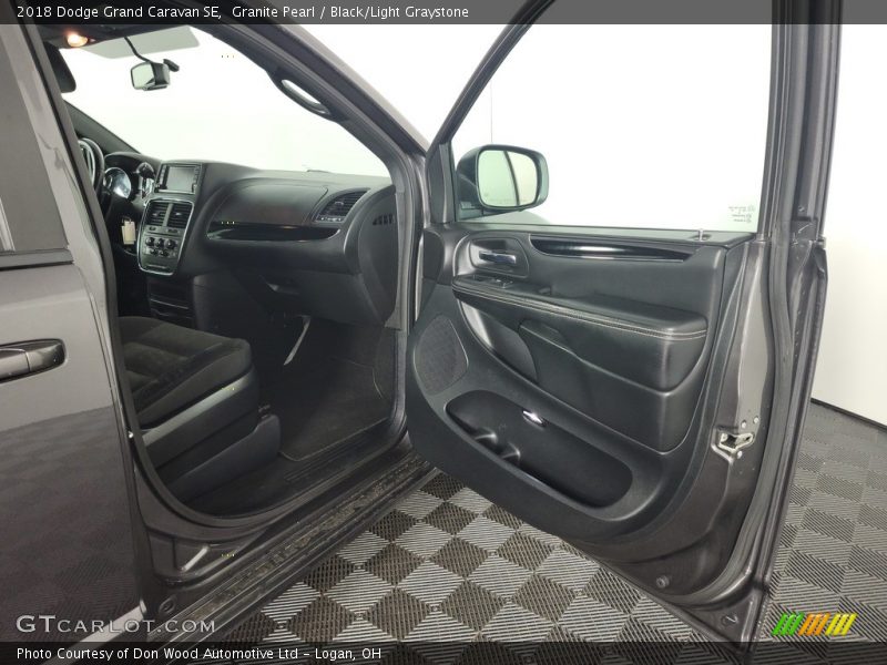 Granite Pearl / Black/Light Graystone 2018 Dodge Grand Caravan SE